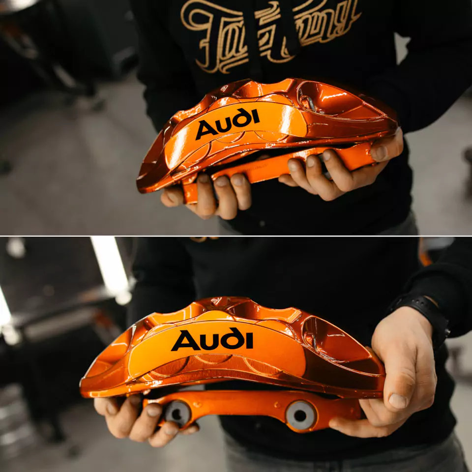 Месяц работы над новым Audi Q8, который 2 года простоял в Дубае! Оклейка в цветной полиуретан с проемами, окрас дисков и фирменный шиномонтаж, окрас суппортов в candy с лого, антихром, детейлинг